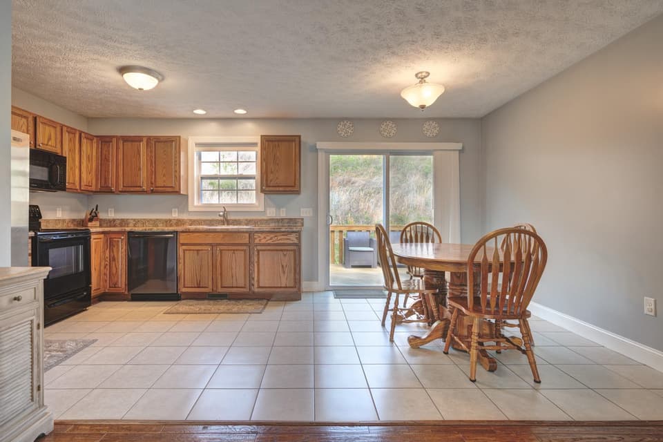 145 Robin Hood Drive, photo 10 of 37