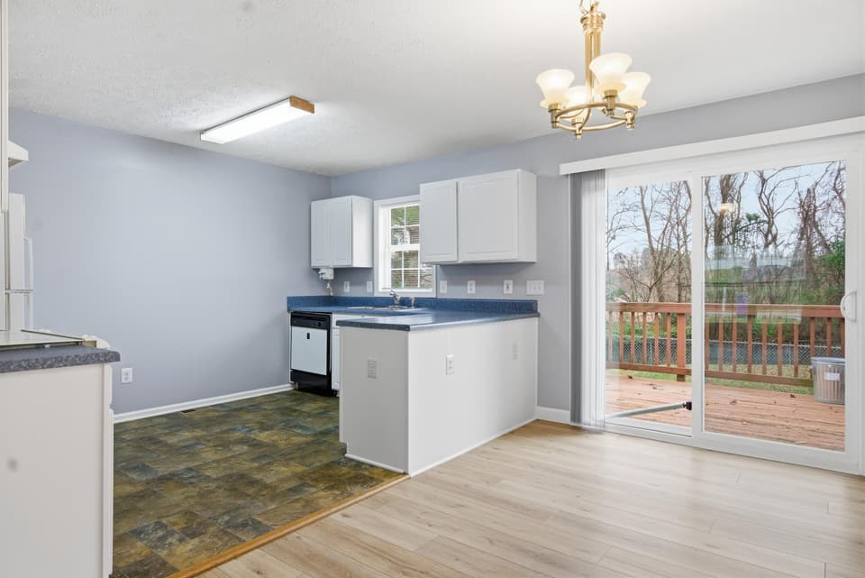 660 Warren Court, photo 9 of 29