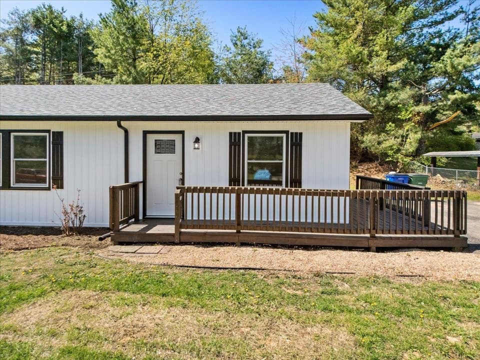 2435 Glade Drive SE, photo 3 of 40