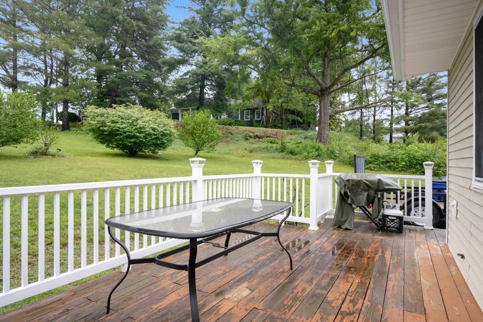 490 Sunnyside Lane, photo 11 of 36