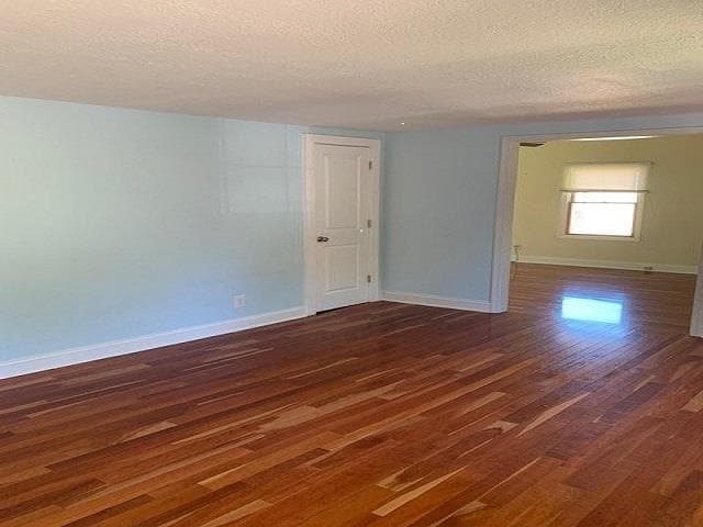 655 School Lane, photo 3 of 24