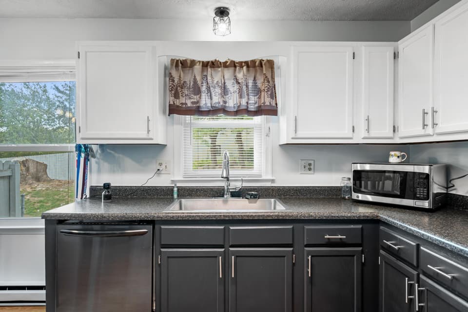 520 Hemlock Street, photo 9 of 40