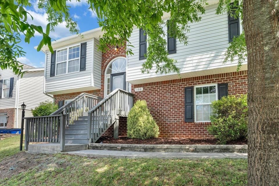 100 Wistaria Drive, Christiansburg, VA