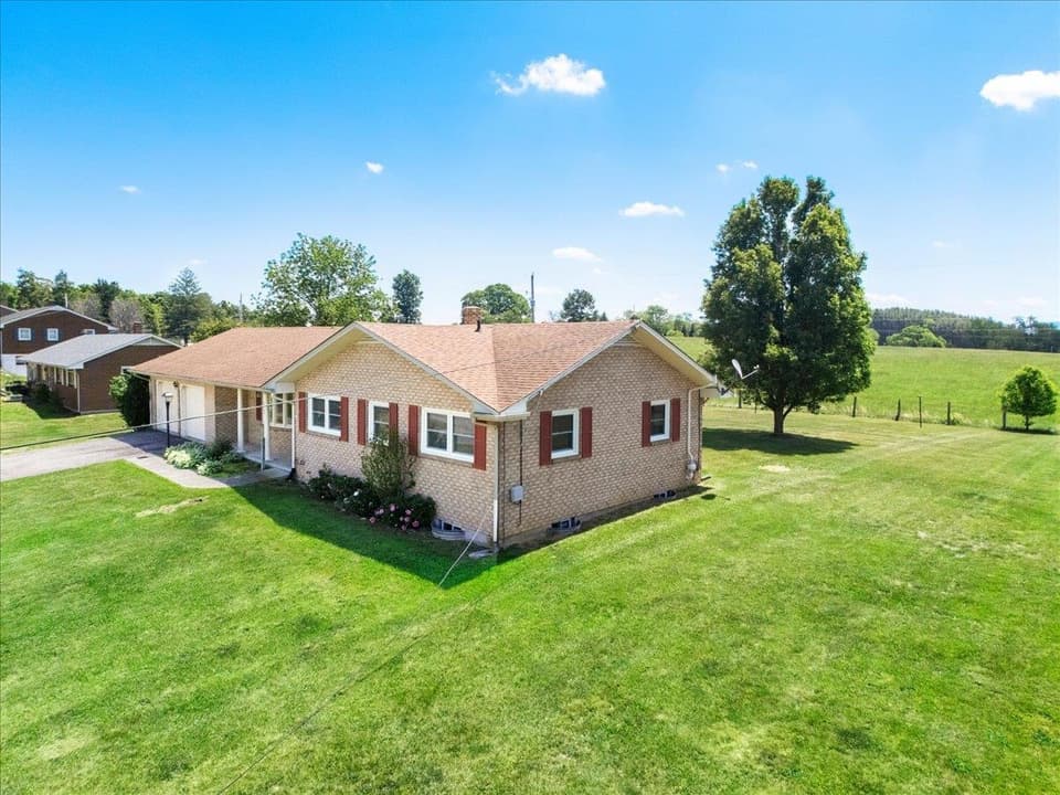 2105 Childress Road, photo 4 of 40