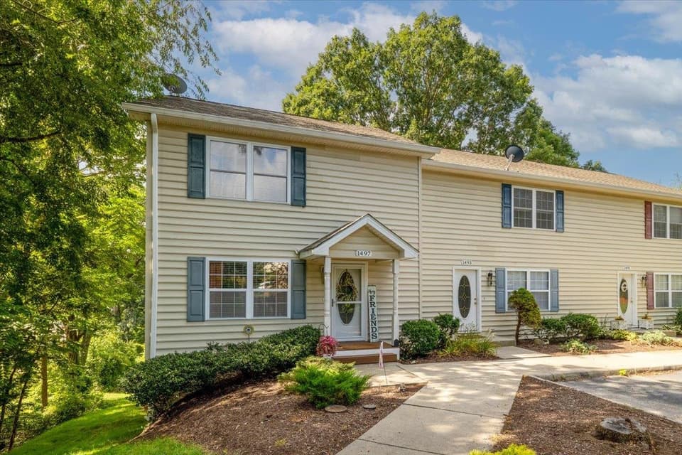 1497 Scott Street, photo 2 of 35