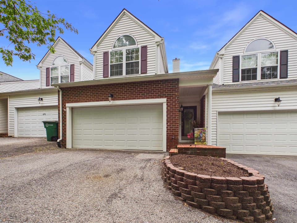 480 Gold Leaf Drive, photo 2 of 40