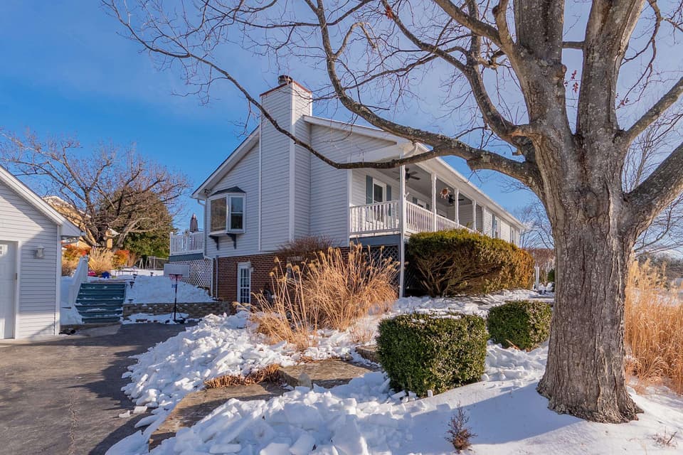 225 Pelham Lane, photo 3 of 40