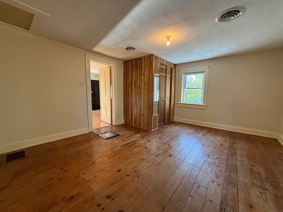 945 Montgomery Street, photo 15 of 31