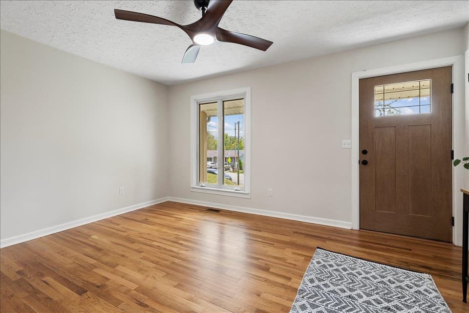 490 Sunnyside Lane NE, photo 5 of 39
