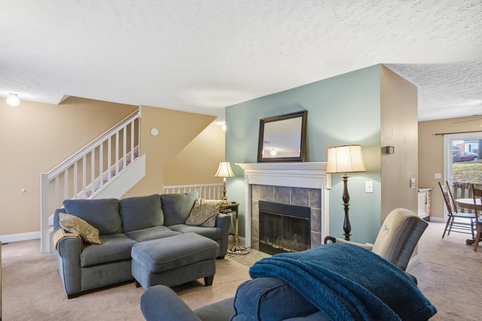 585 Silver Leaf Drive, photo 11 of 39