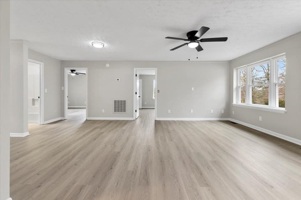 435 Teel Street, photo 16 of 40