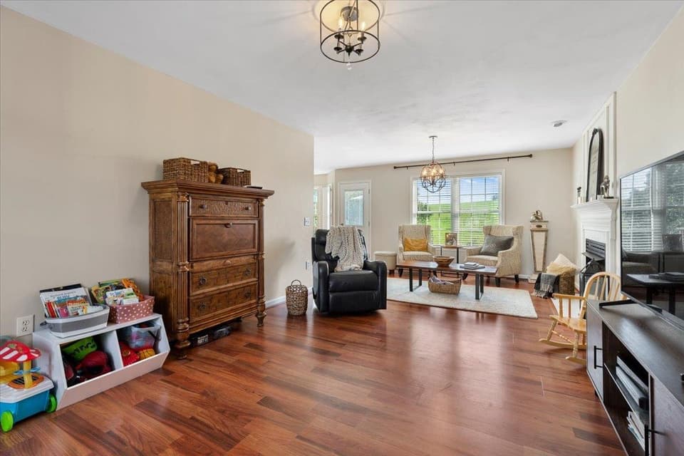 860 George Edward Viaduct, photo 11 of 40