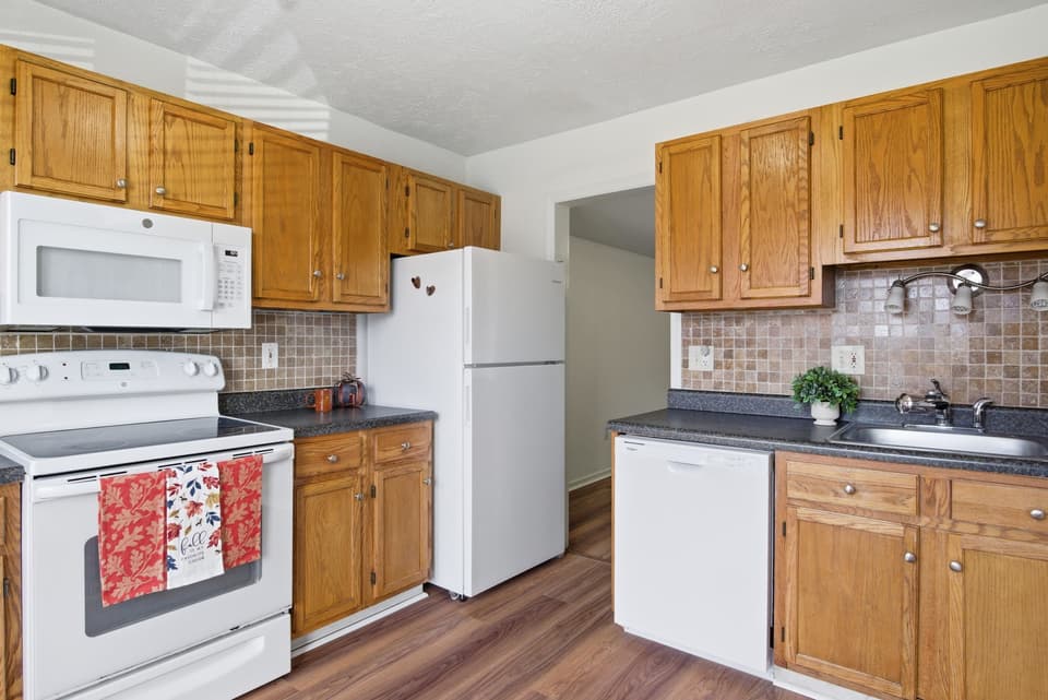 1655 York Drive, photo 8 of 38