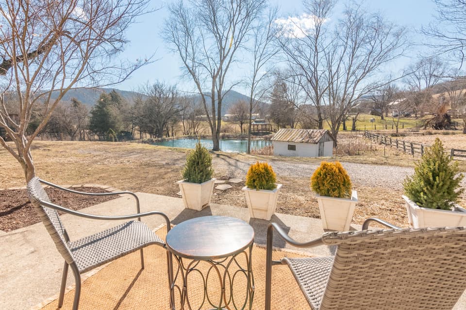 2768 Ellett Road, photo 2 of 35