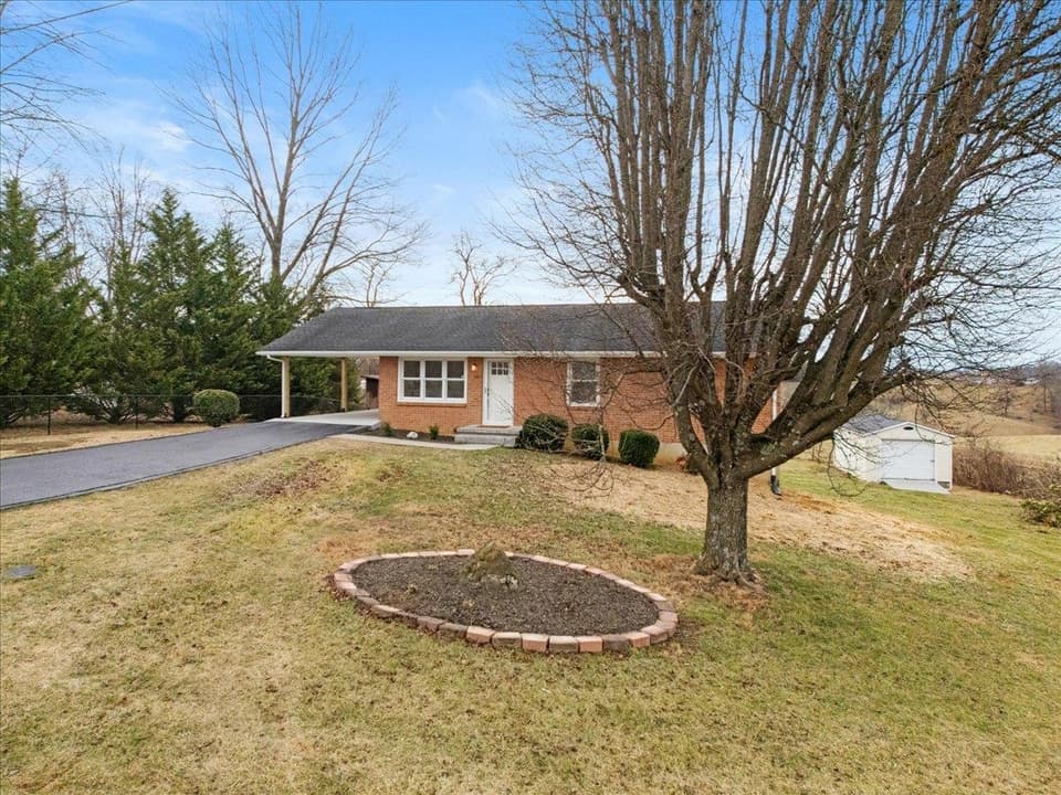 326 Rolling Hills Drive, photo 5 of 40