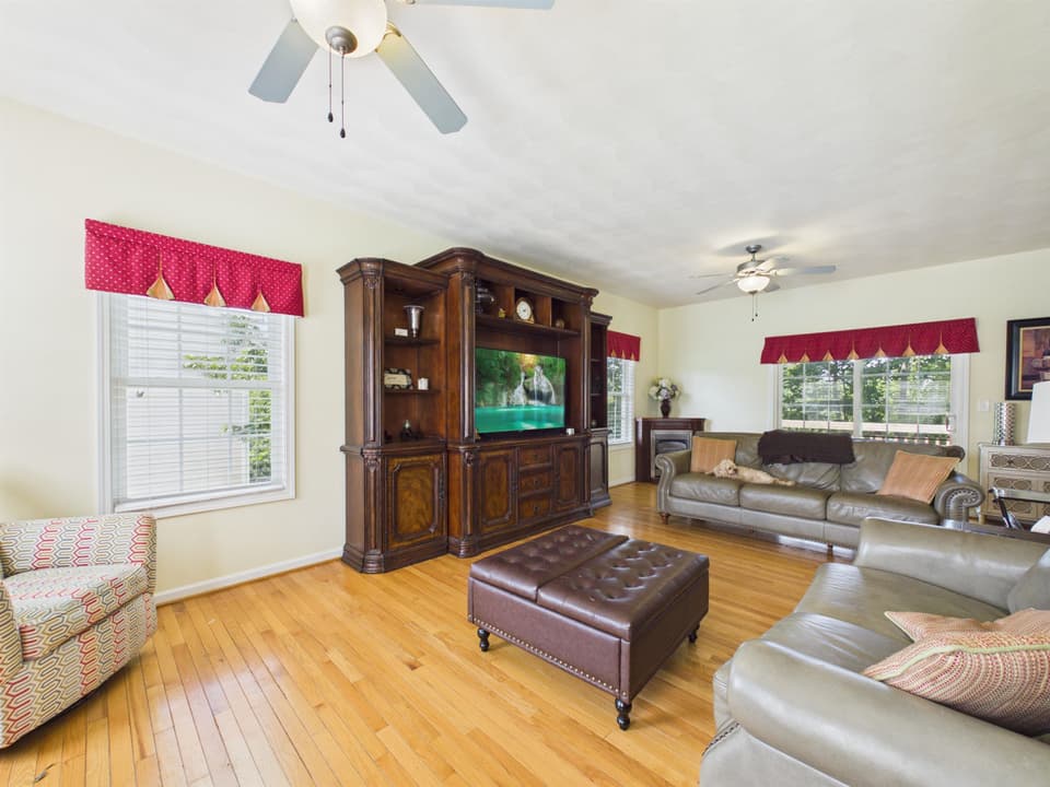 1130 Crosscreek Drive, photo 14 of 40
