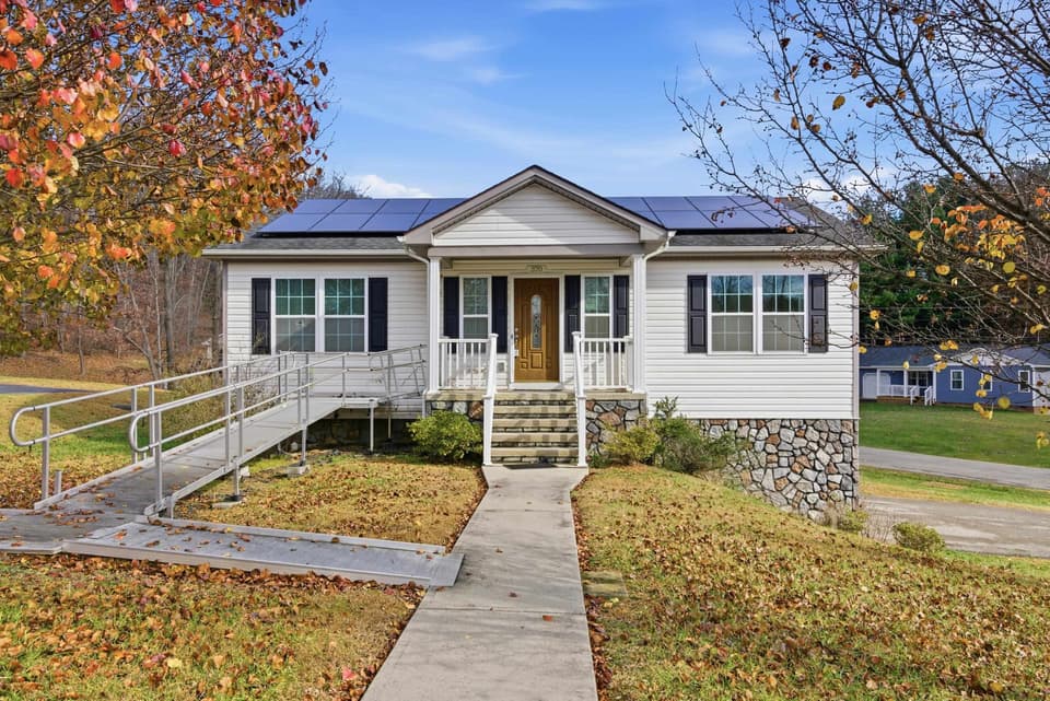 370 Robin Hood Drive, photo 15 of 40