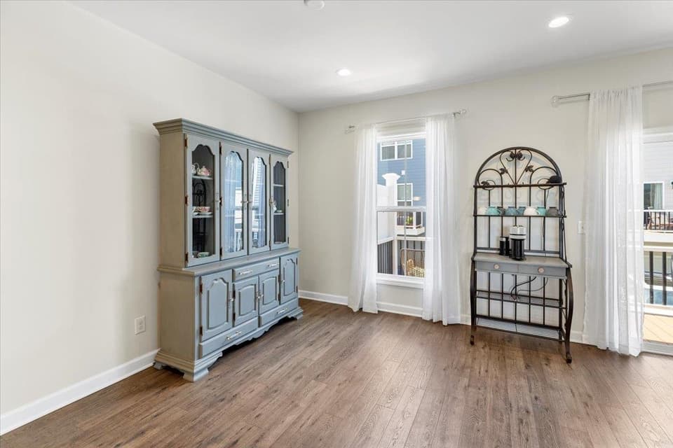 465 John Adams Drive, photo 12 of 40