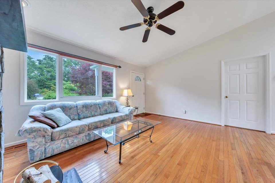 430 Virginian Drive, photo 4 of 36