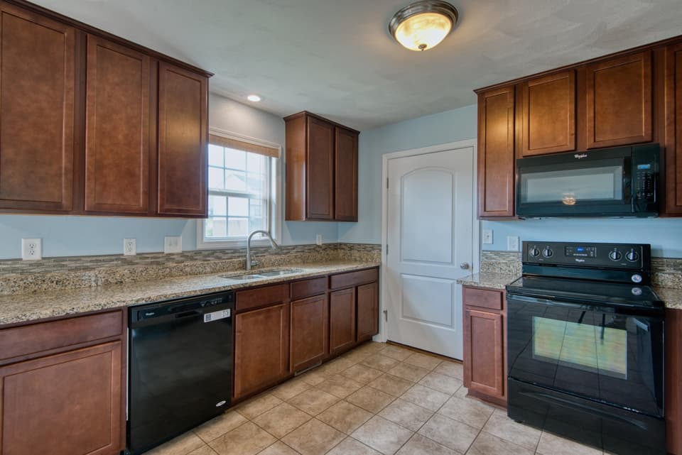 1480 Kensington Way, photo 18 of 40