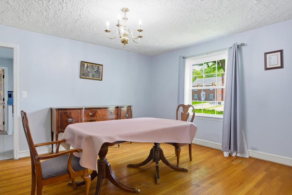 705 W Main Street, photo 11 of 40