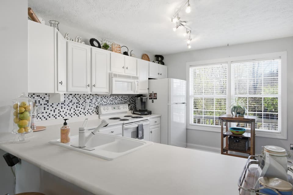 1270 Orange Leaf Court, photo 10 of 34