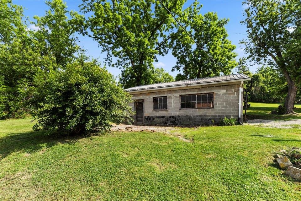 1160 Montgomery Street, photo 14 of 40