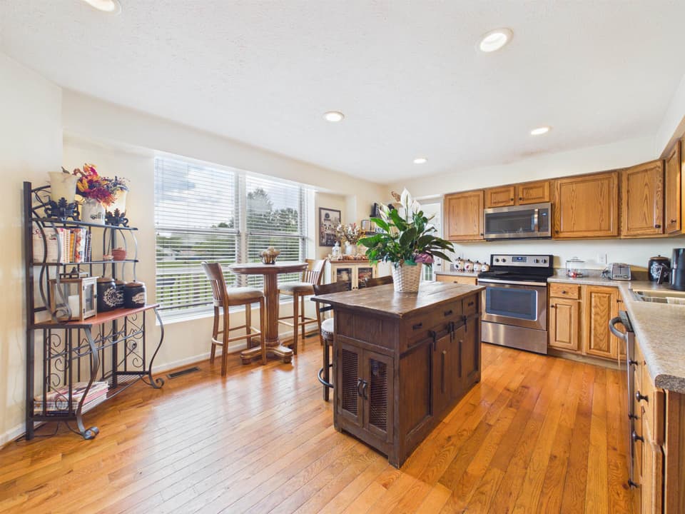 209 Rolling Hills Drive, photo 15 of 40