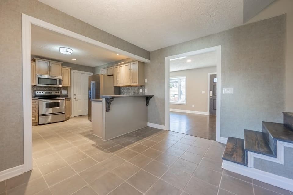 640 Lyle Lane, photo 15 of 40