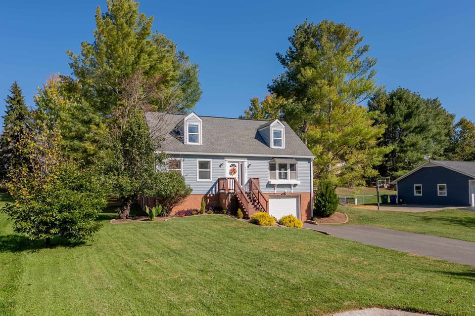 125 Wooden Shoe Court NW, photo 3 of 40