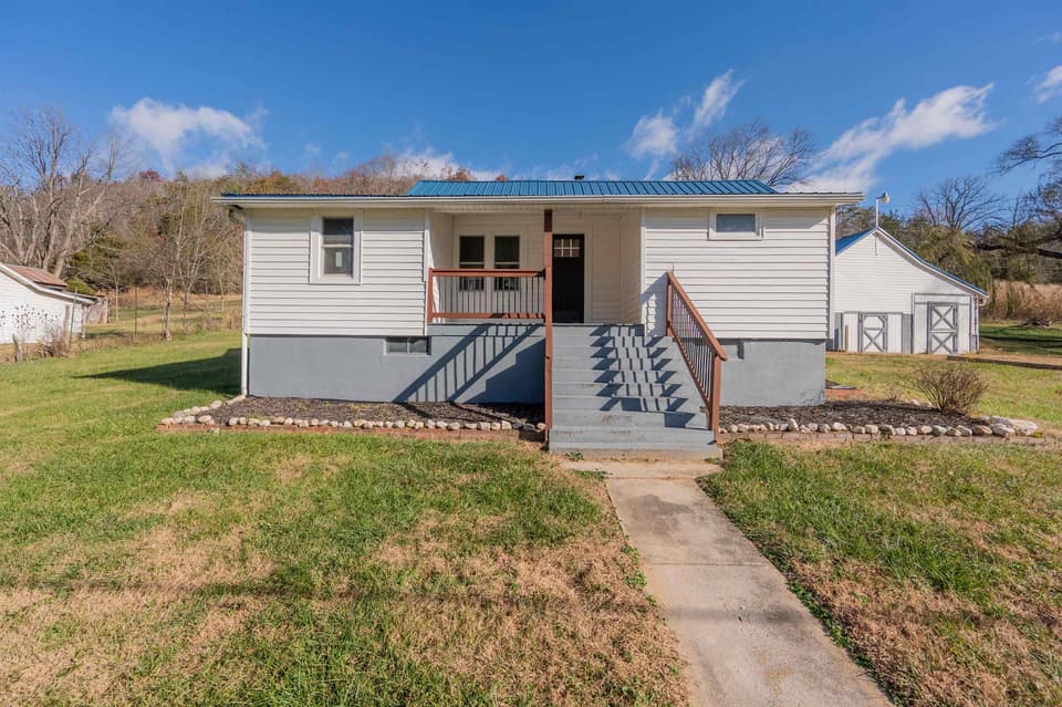 854 Den Hill Road, photo 5 of 40
