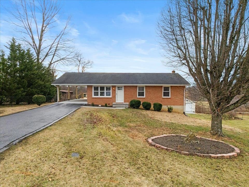 326 Rolling Hills Drive, photo 6 of 40