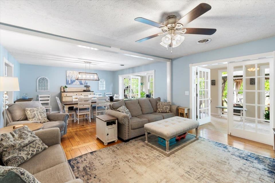 300 Tomahawk Drive, photo 25 of 40