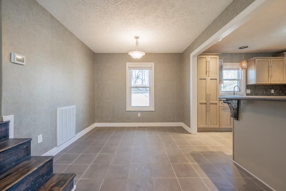 640 Lyle Lane, photo 14 of 40