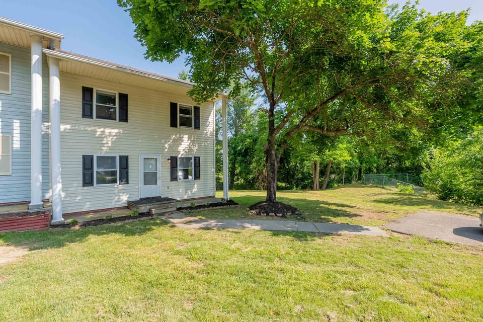 375 Warren Street, photo 2 of 40