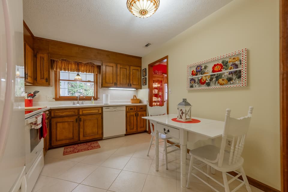765 Atkinson Road, photo 21 of 40