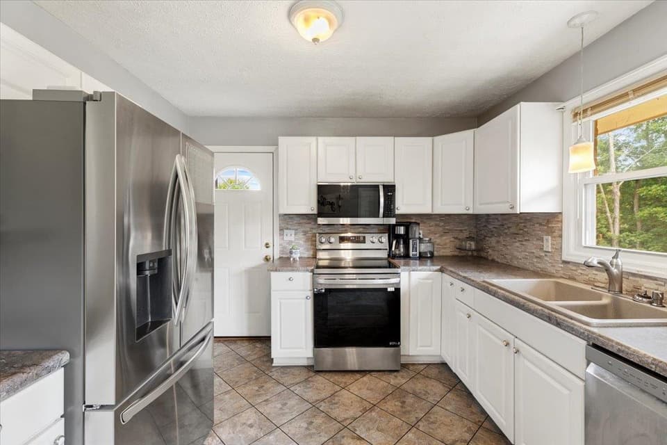 2318 Plateau Drive, photo 7 of 40