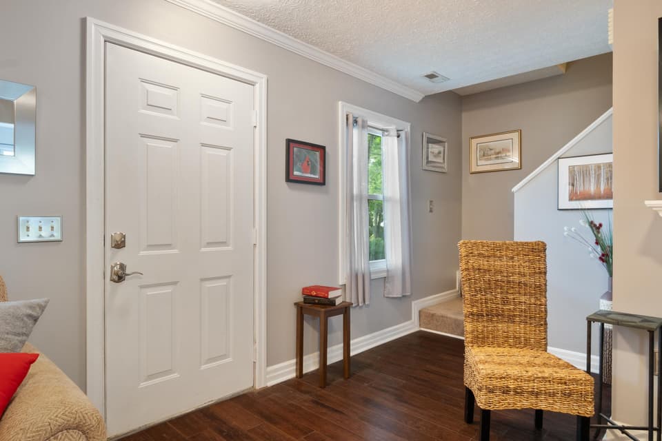 395 Warren Street, photo 16 of 40