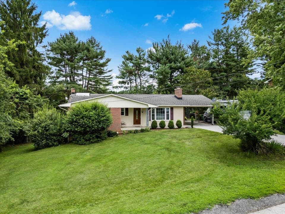 340 Walters Drive, photo 4 of 40