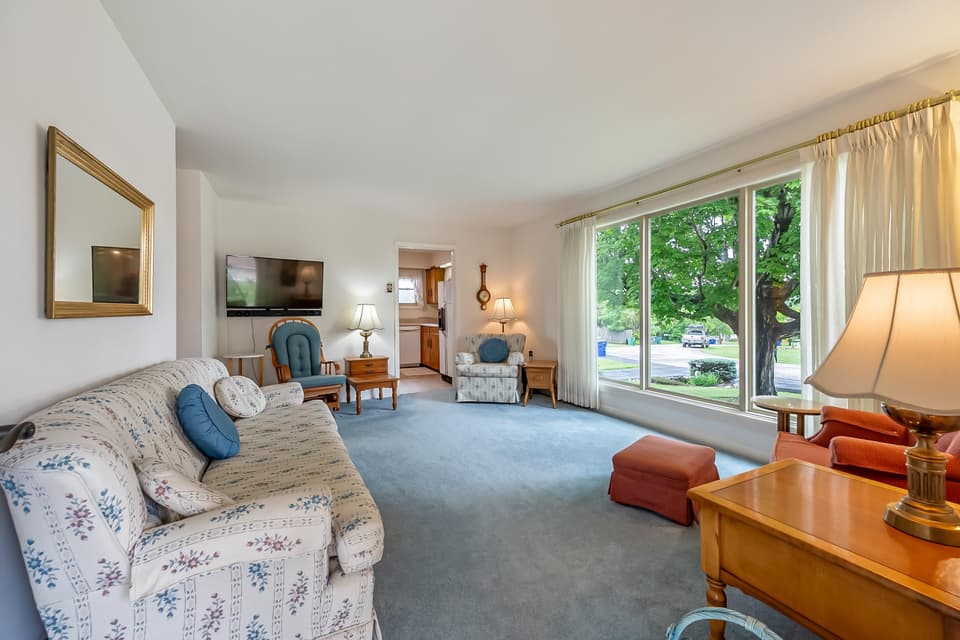 109 Longview Drive, photo 4 of 30