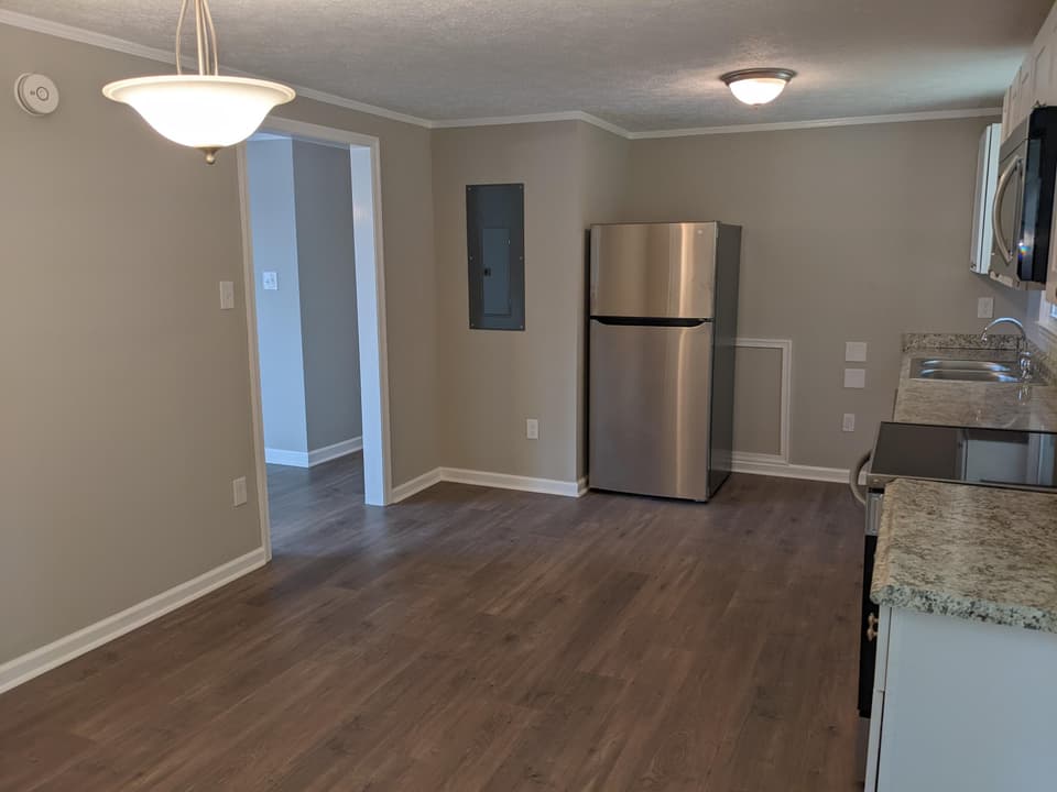 1370 Wall St, photo 9 of 38