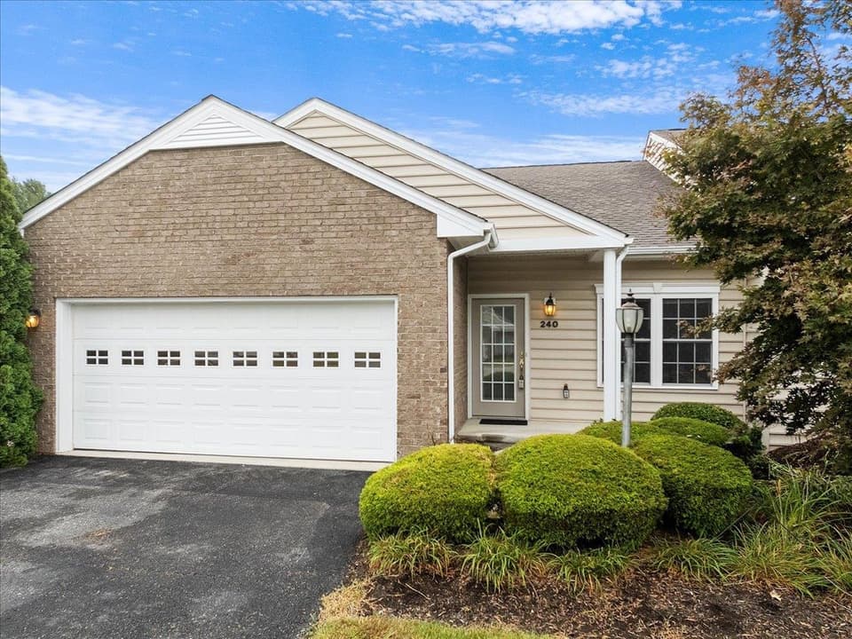 240 Slate Creek Drive NW, photo 2 of 40