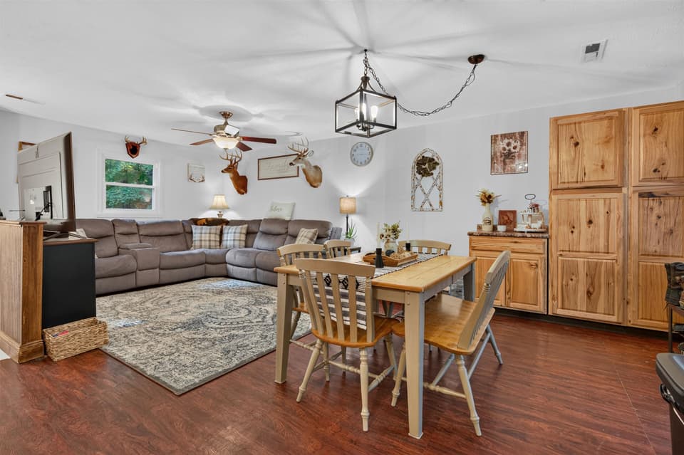 189 Pine Hollow Road, photo 10 of 40