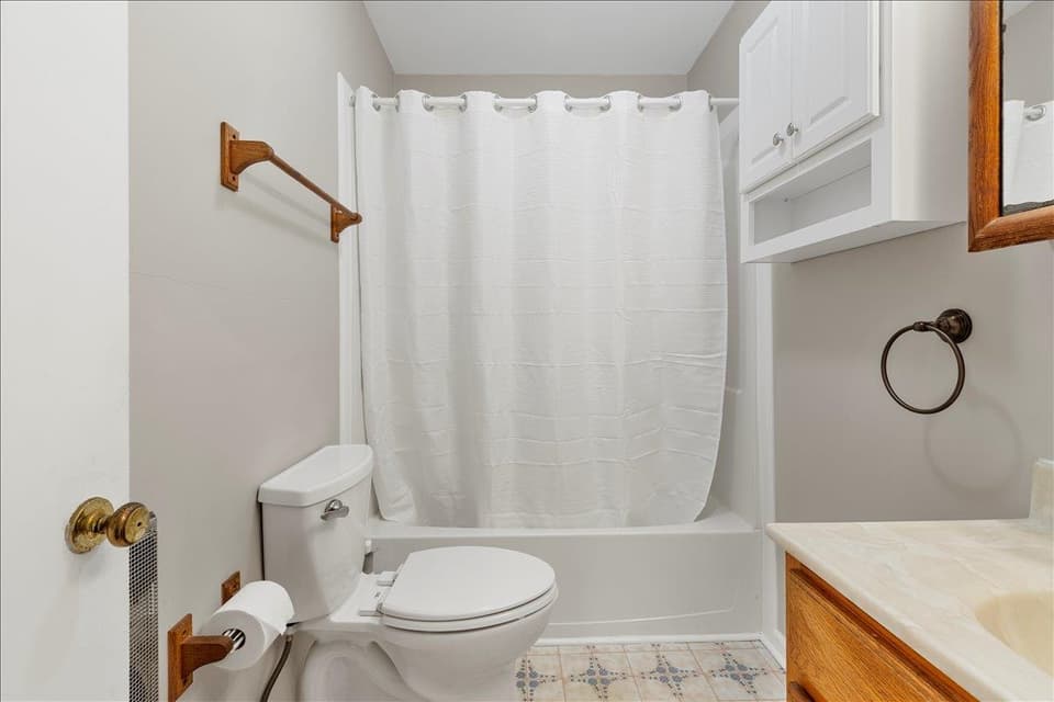 2537 Rosemary Road, photo 11 of 40