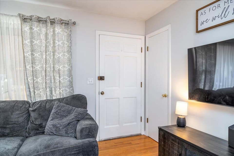 375 Mt Pleasant Rd SE, photo 7 of 40