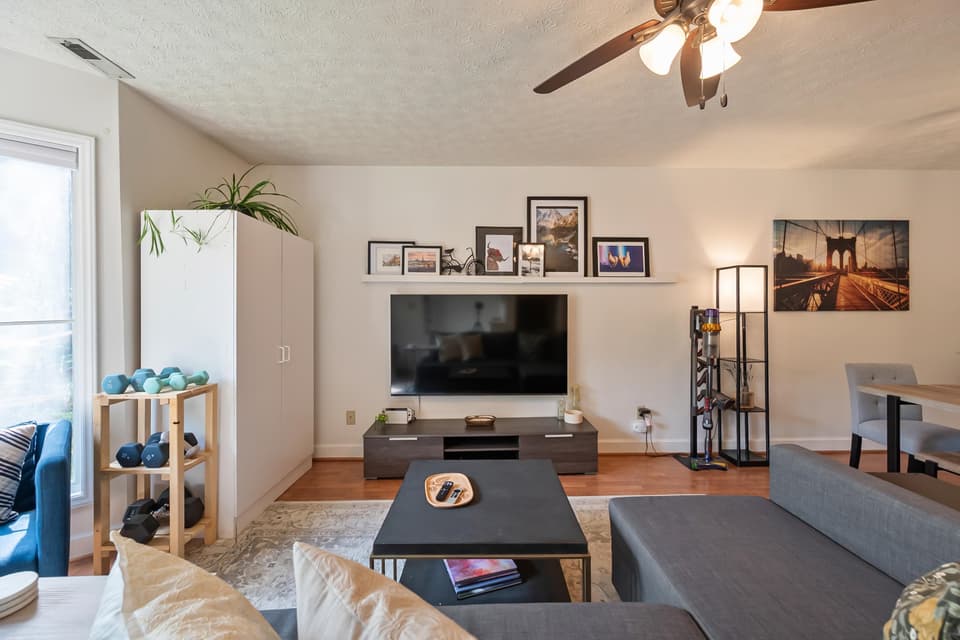 705 Colhoun Street NE, photo 11 of 40