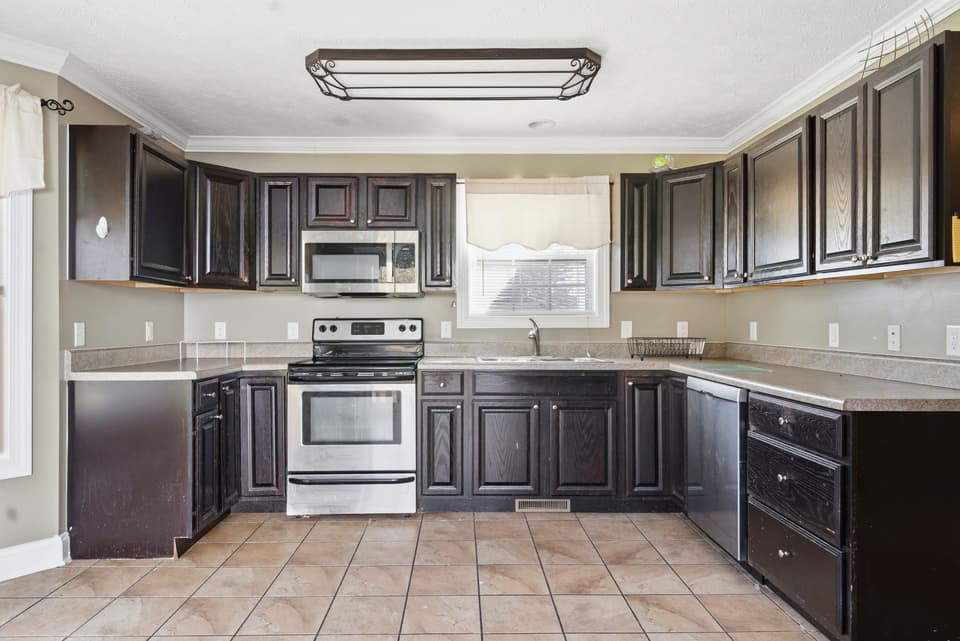 370 Robin Hood Drive, photo 28 of 40
