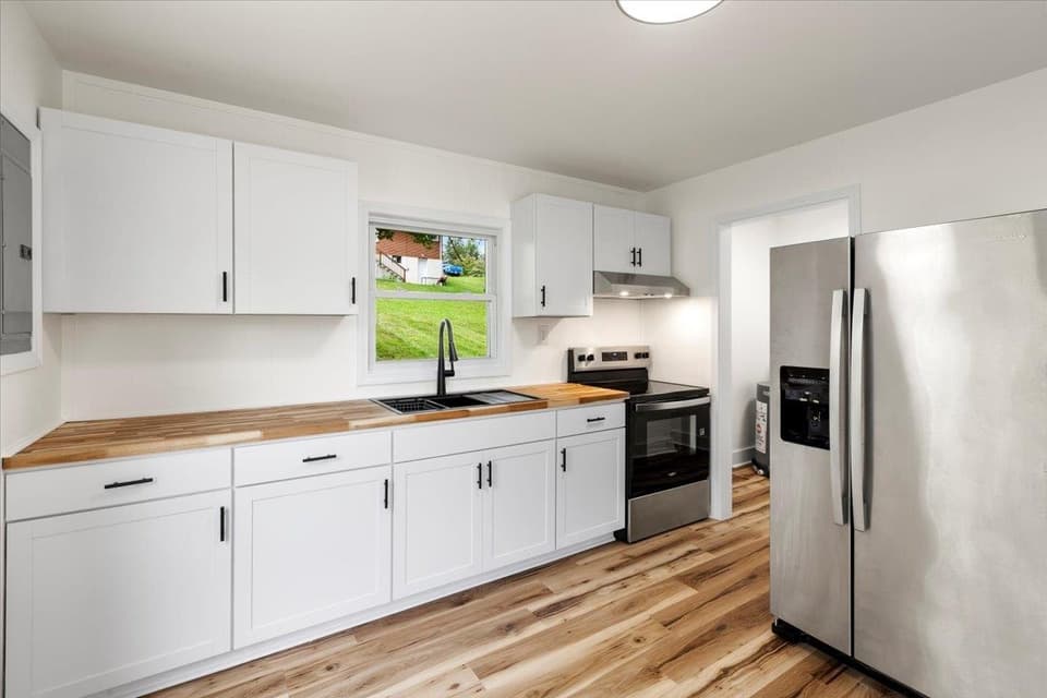 409 Third Street SW, photo 10 of 30