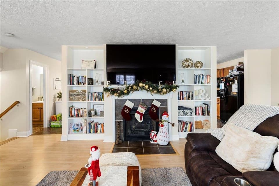 910 Oak Tree Boulevard, photo 8 of 40