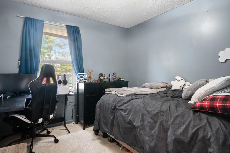 326 Rolling Hills Drive, photo 14 of 40